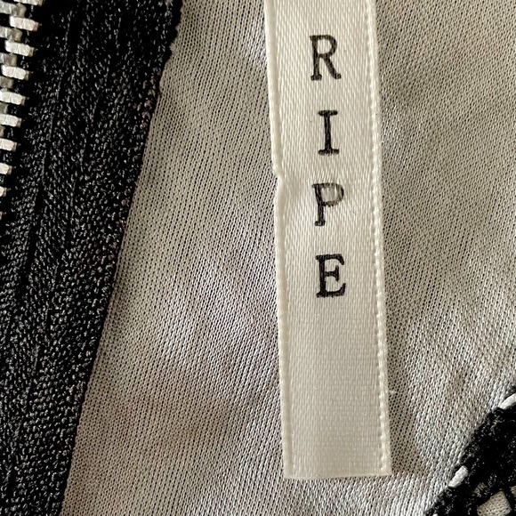 Ripe Black Ladies Dress - Picture 2 of 4